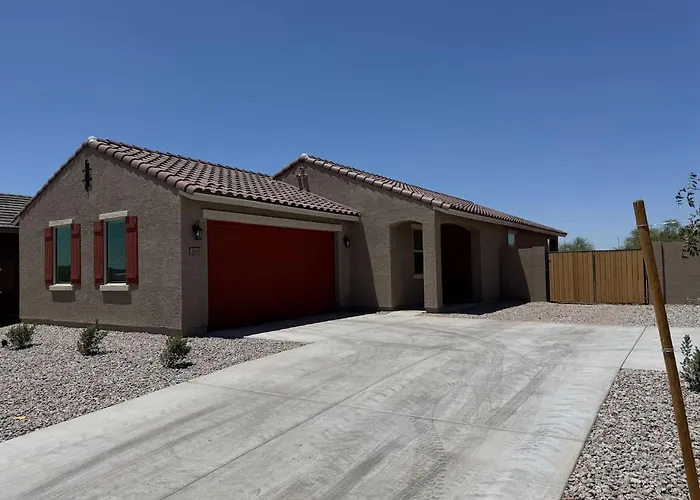 Modern 3br Pool Access I-10 *