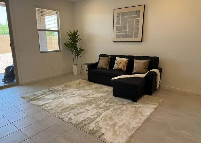 Modern 3br Pool Access I-10