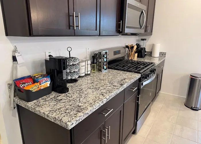 Modern 3br Pool Access I-10 Holiday home