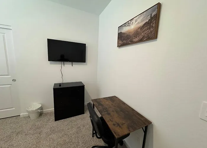 Modern 3br Pool Access I-10