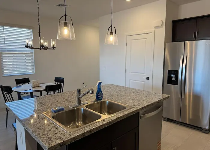 Modern 3br Pool Access I-10 *